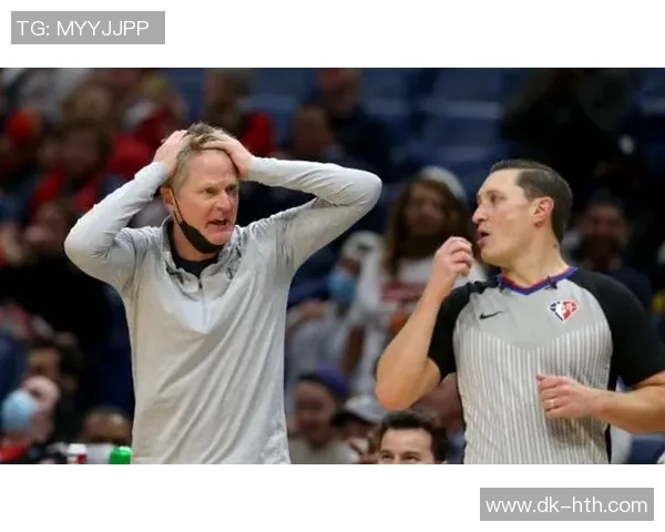 足球场上的激烈对抗:顶级球星冲突引发观众热议与争议 足球场上的激烈对抗:顶级球星冲突引发观众热议与争议